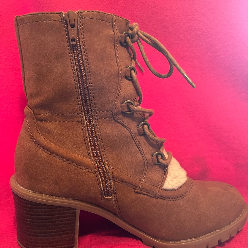 BareTraps Tan Lace-Up Boots